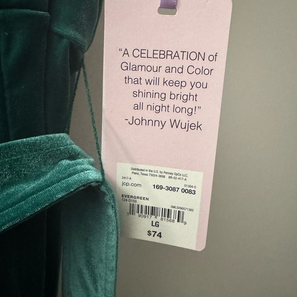 Green Velvet Dress with Star Belt - Picture 5 of 10